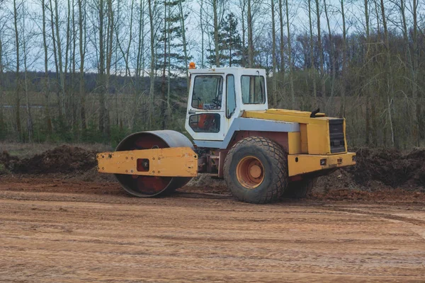 Construção da auto-estrada - rolos rodoviários - pavimentos de asfalto — Fotografia de Stock