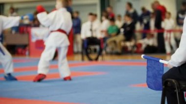 Kadın karatekas karate yarışmalara, bulanık spor arka plan mücadele