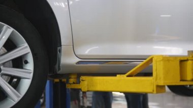 Araba - otomobil servisi - küçük işletme asansörleri