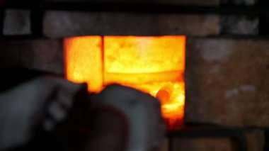 Demirci maşa metal forge fırın ürünlerinde yöneten, yakın çekim