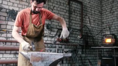 Forge çekiç çelik ürünlerinde kas demirci