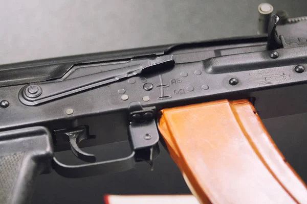 Armas automáticas - rifles de asalto kalashnikov - vista de cerca — Foto de Stock