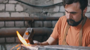 Forge çekiç çelik ürünlerinde kas demirci
