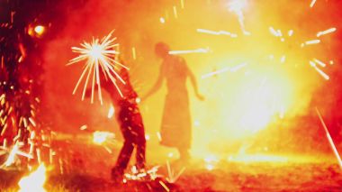 Havai fişek bulanık geceleri - göster