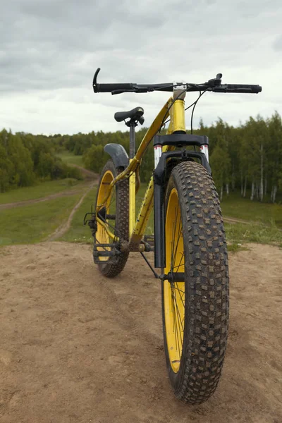 Fat bike - dirty bicycle outdoor — Stock Photo, Image