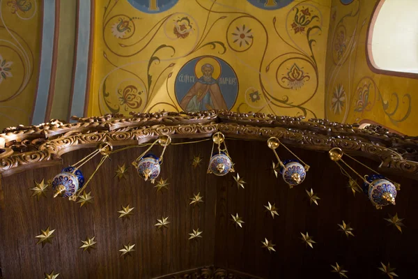 Kazan, Russie, 9 février 2017, Monastère de Zilant - Église chrétienne intérieure - plafond doré — Photo