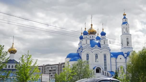 Kazan, Russia - 19 maggio 2017 - Chiesa ortodossa - parrocchia di San Giovanni Paolo II Principe Alexander Nevsky - time-lapse — Video Stock