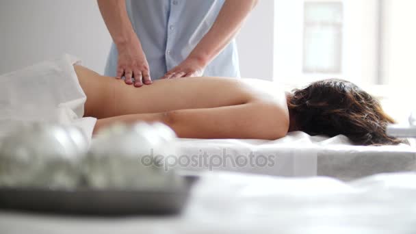 Physiotherapist massaging womans back in the medical office — Stock Video