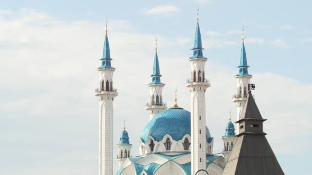 Kazan, Russia, 12 June 2017, Mosque - minaret of Kul Sharif — Stock Video