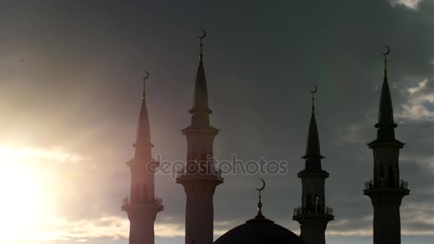 Moskén - minareten - siluett i solnedgången - time-lapse — Stockvideo