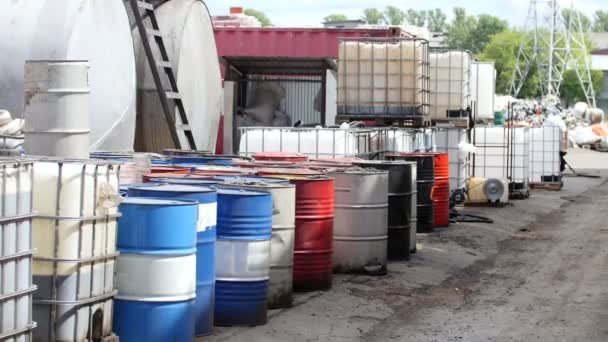 Barrels of used oil stand in a row on the street - recycling — Stock Video