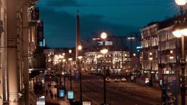 Saint-Petersburg, Oroszország-július 5, 2017-ig, gyorsított, a Nevsky Prospekt éjjel — Stock videók