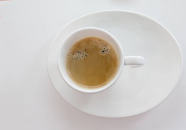 Kahve - beyaz arka plan üzerinde beyaz Kupası