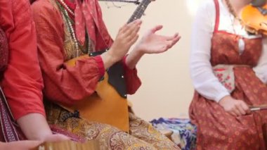 Rus halk topluluğu - kadın yapmak müzik alkışlayan eller tarafından