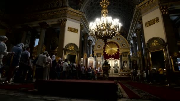 St. Petersburg, Russia, the Kazan Cathedral, The rite of anointing — Stock Video
