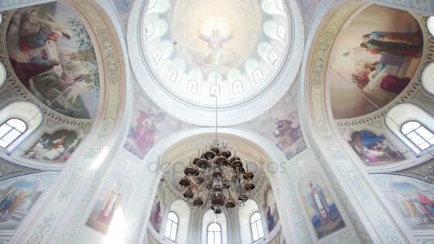 Sviyazhsk, Tartaristán, Rusia, 19 de julio de 2017, Dibujos en las paredes dentro del monasterio ortodoxo de San Juan Bautista — Vídeos de Stock