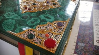Bulgar, Tataristan, Rusya, 19 Temmuz 2017, dünyanın en büyük basılmış Kur'an Memorial işareti, Müzesi'nde yakın çekim