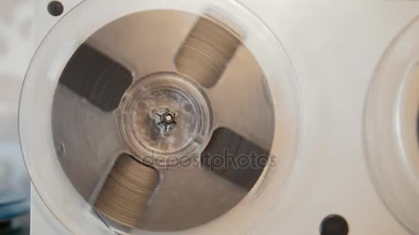 Винтажный магнитофон soiviet reel-to-reel - close up — стоковое видео