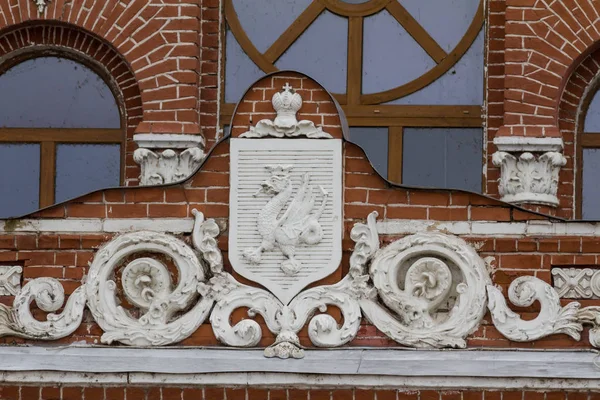 Kazan, Rusya Federasyonu - 9 Eylül 2017: tren yolu terminal istasyonu - zilant - sihirli ejderha - Kazan sembolü üzerinde süslemeleri