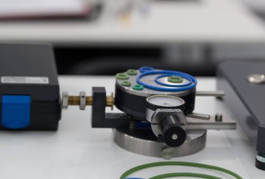 Çeşitli göstergeleri ölçmek için endüstriyel aleti