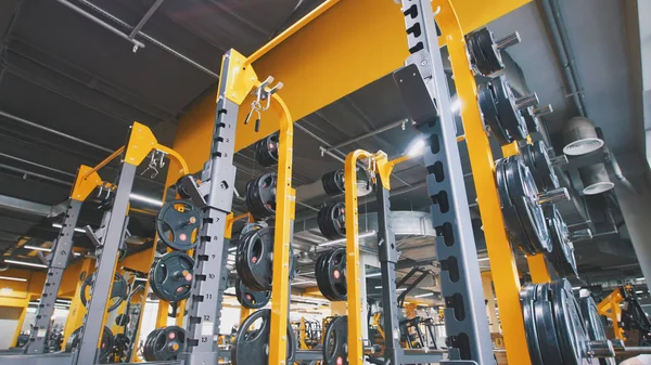 Modern Fitness Spor salonu - modern spor eğitmen bir sürü iç