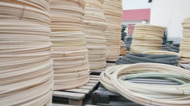 Grânulos de fibra de vidro em fios - produção pronta em fábrica — Vídeo de Stock