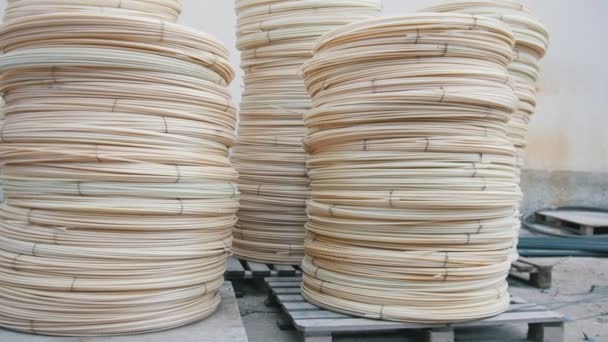 Grânulos de fibra de vidro em fios - produção pronta em fábrica — Vídeo de Stock