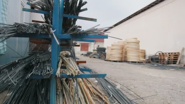 Almacén de granos de fibra de vidrio en varillas - producción lista en planta química — Vídeos de Stock