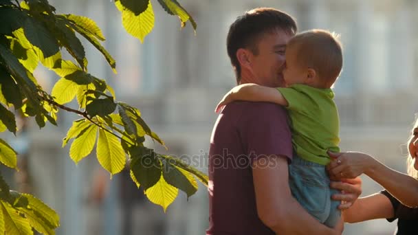 Happy family in the park at summer evening, slow-motion — Stock Video