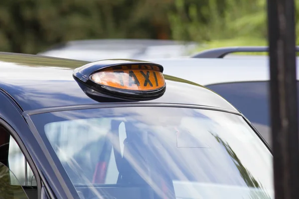 Taxi gign on british london black taxi cab — Stock Photo, Image