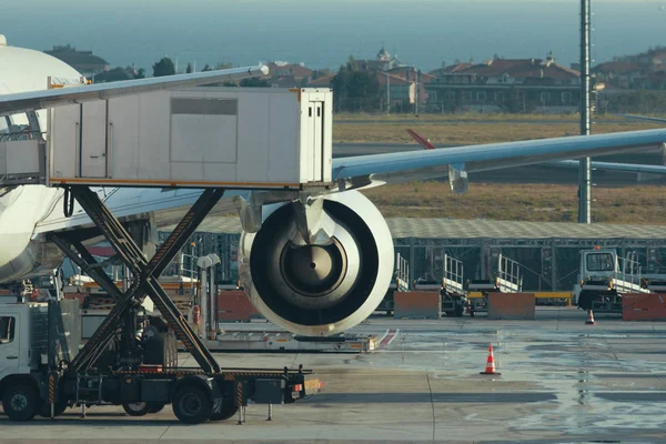 Motor z letadla v letišti, příprava na take-off — Stock fotografie