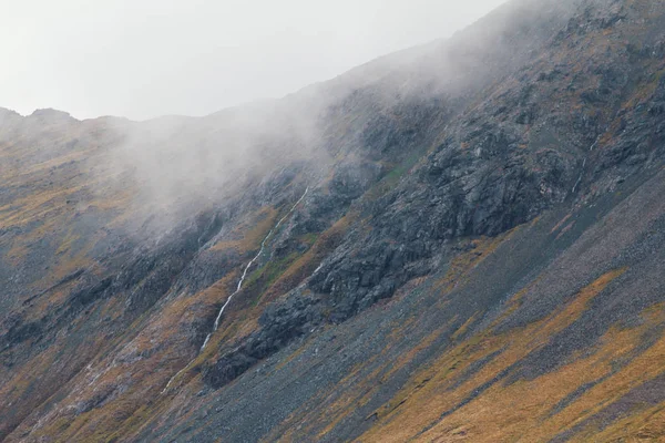 Viejo de Storr - parte de la colina rocosa en la isla de Skye, Escocia — Foto de stock gratis