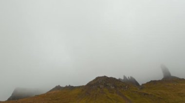 Sis - yaşlı adam storr, Isle of Skye, İskoçya, dağlarda