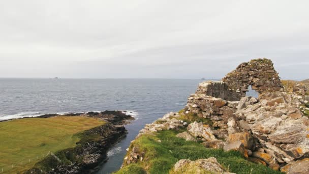 Schotse rock zeegezicht, Isle of Skye, Scotland, Verenigd Koninkrijk — Stockvideo