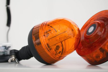 Tablo sergisinde turuncu flaşör