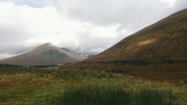 Горные вершины Шотландии - время — стоковое видео