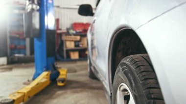 Araç atölye - beyaz araba araba servis istasyonu