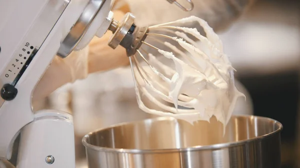 Process of cooking meringue whipped egg whites on mixer whisk — Stock Photo, Image