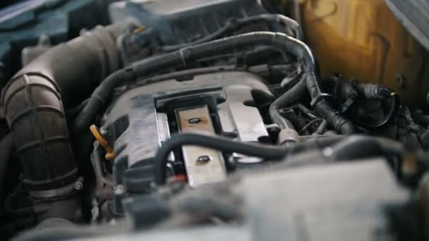Autó készül a javítás - garázs mechanikai műhely, a kis üzleti — Stock videók