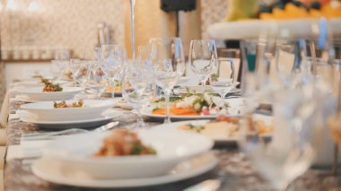 Düğünden önce restoranda yemek catering