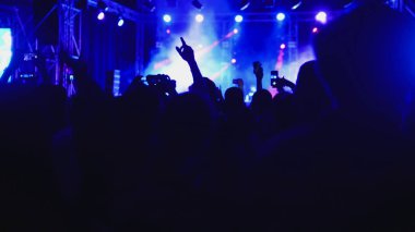 Seyirci rock konseri