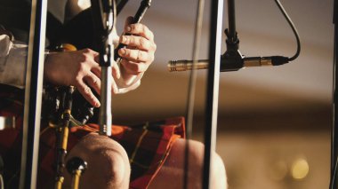 İskoç eteği gayda Player'da müzik aleti vasıl belgili tanımlık sahne oynuyor.