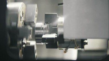 Metal parçaların Torna talaşlı imalat için yerleştirme