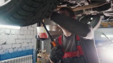 Alt araba - işçi mekanik kontrol - otomobil Servisi