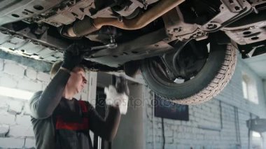 Alt araba - işçi mekanik kontrol - otomobil Servisi