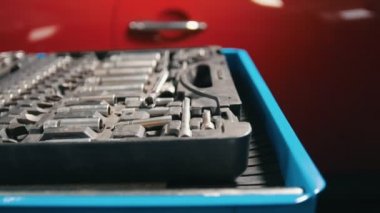 Bavul içinde araçlar kümesi