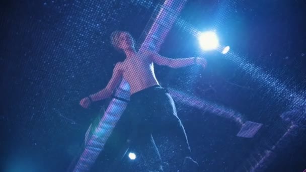 Homem jovem acrobata pulando no trampolim - câmera lenta, visão inferior — Vídeo de Stock