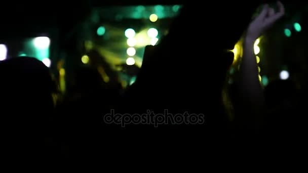 The twinkling lights of the stage, between the audience at a rock concert — Stock Video