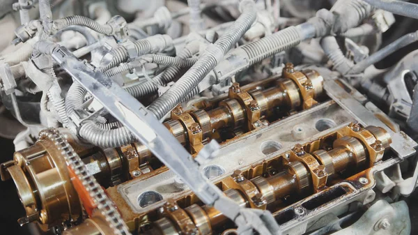 Demonte, içten yanmalı motor, Araba Servisi, revizyon, arabanın kaputu altında onarım