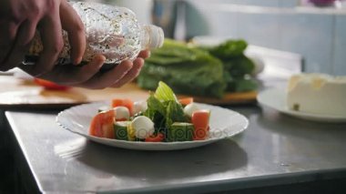 Şef salata plaka restoran olarak hizmet vermektedir